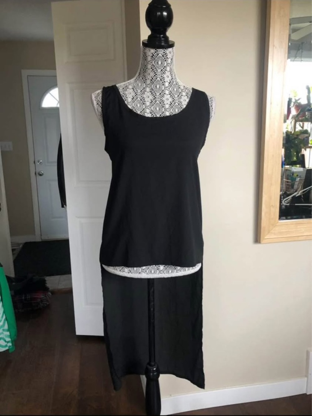 Boutique Oak + Fort Oversized High Low Tank Top Blouse. Black. Small.